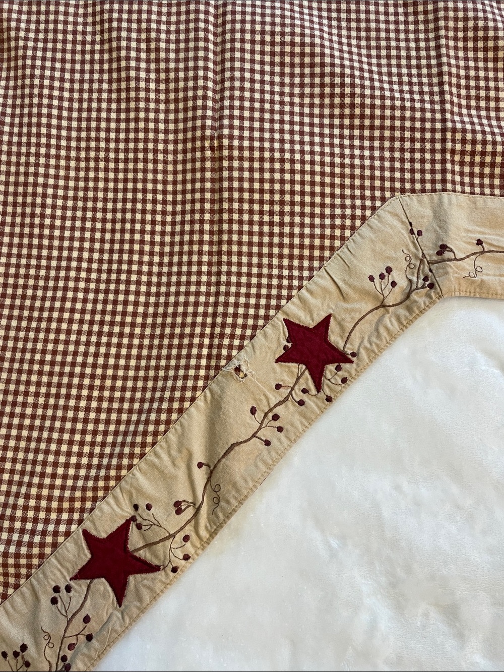 The Country House Collection Stars and Berries Country Swag - Picture 10 of 15